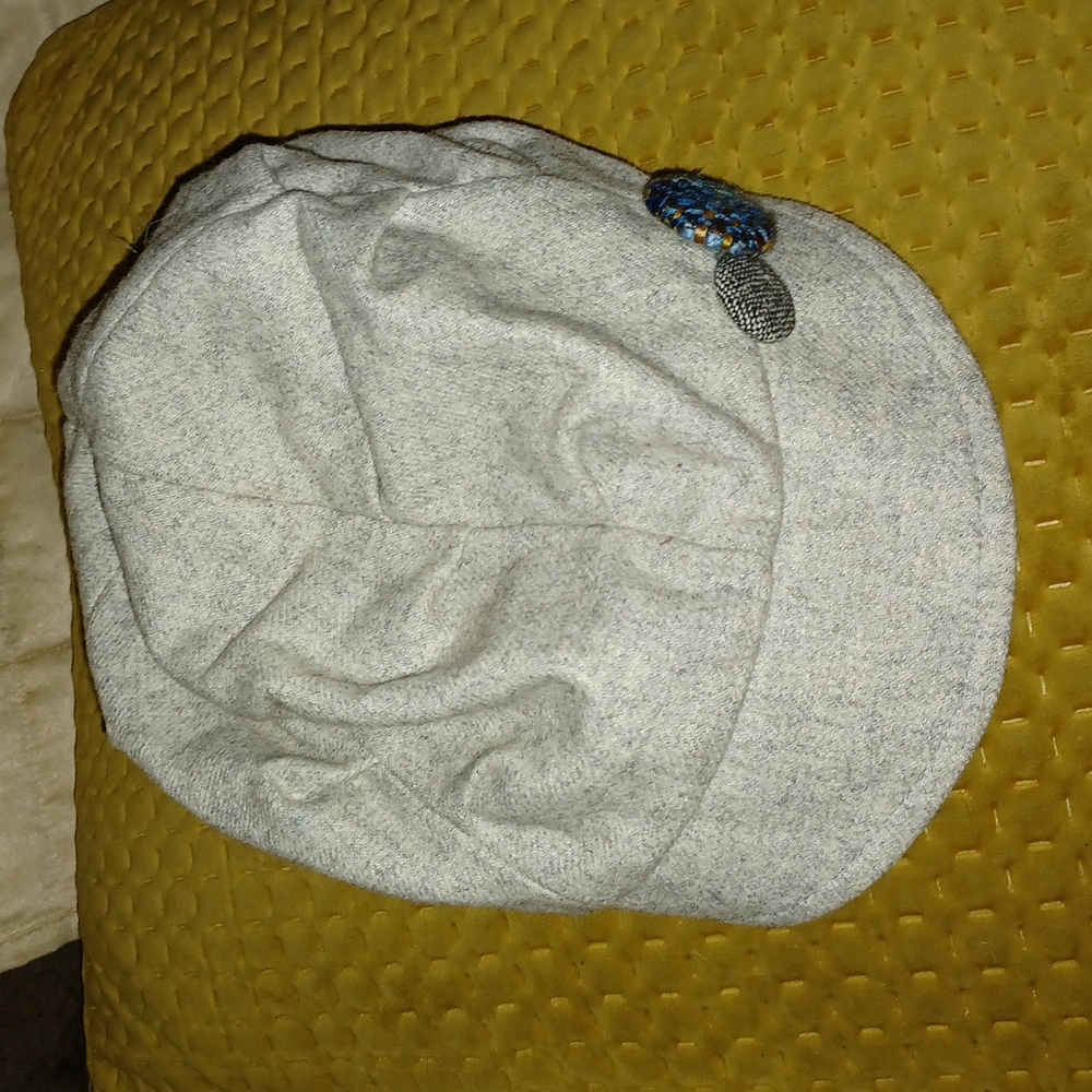 Light gray cap/hat